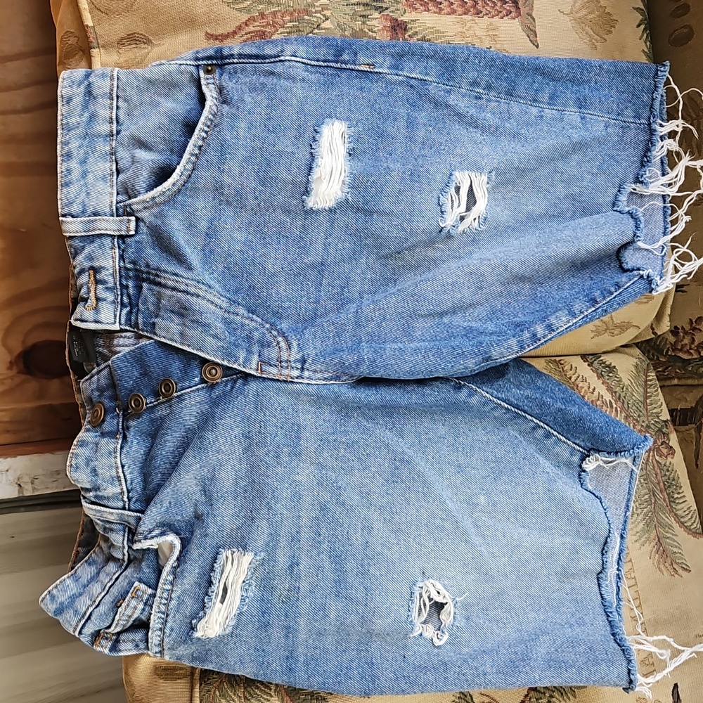 FOREVER 21 MENS BUTTON FLY JEAN SHORTS